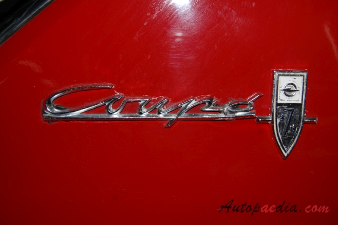 Opel Rekord 4. generacja (Rekord A) 1963-1965 (1964 1700 hardtop Coupé 2d), emblemat bok 