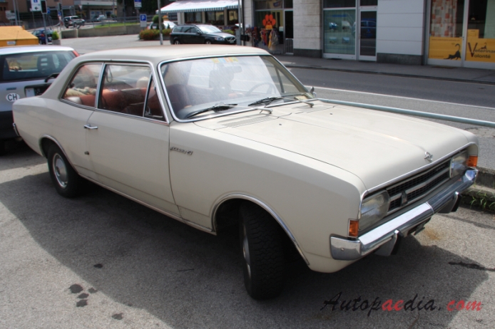 Opel Rekord 6. generacja (Rekord C) 1967-1971 (1900L Sedan 2d), prawy przód