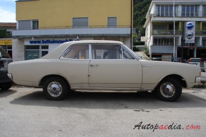 Opel Rekord 6. generacja (Rekord C) 1967-1971 (1900L Sedan 2d), prawy bok