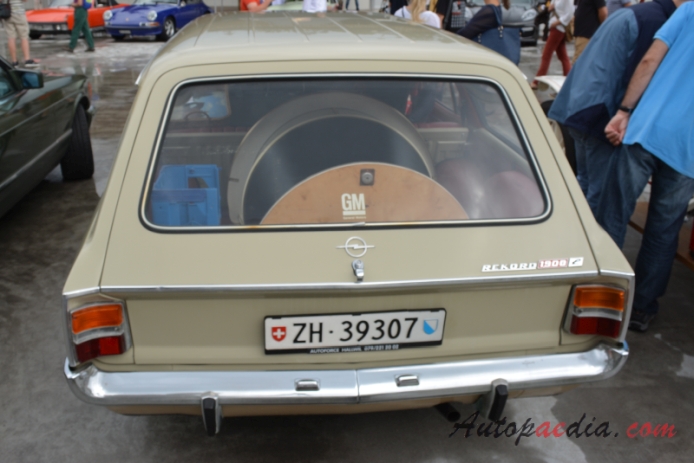 Opel Rekord 6. generacja (Rekord C) 1967-1971 (1900L station wagon 5d), tył