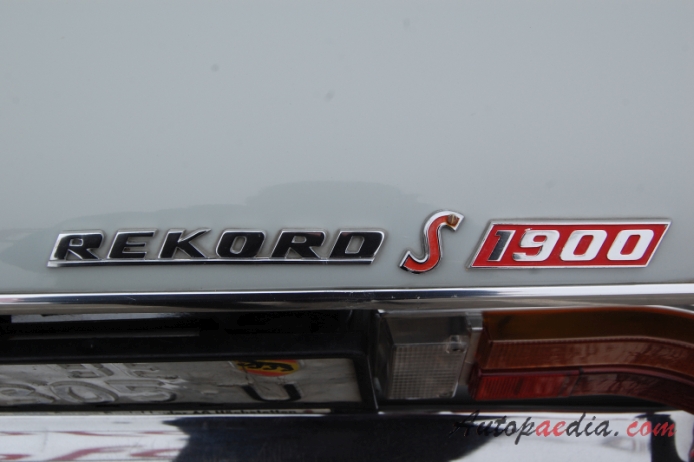 Opel Rekord 6. generacja (Rekord C) 1967-1971 (1900S Sedan 2d), emblemat tył 