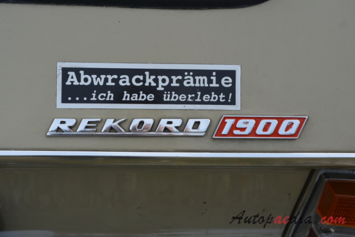 Opel Rekord 6. generacja (Rekord C) 1967-1971 (Opel Rekord 1900 station wagon 5d), emblemat bok 