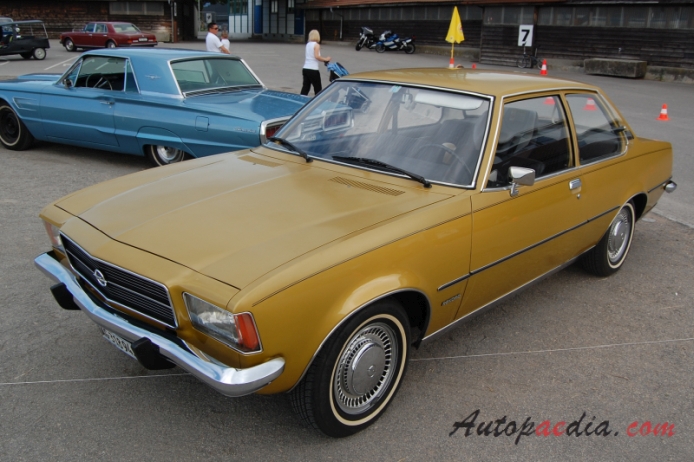 Opel Rekord 7th generation (Rekord D) 1972-1977 (1900S sedan 2d), left front view