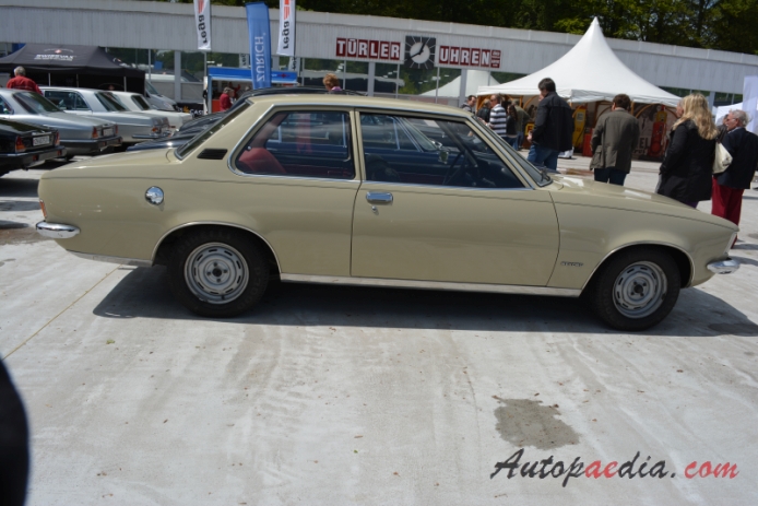Opel Rekord 7. generacja (Rekord D) 1972-1977 (1900S sedan 2d), prawy bok