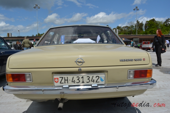 Opel Rekord 7. generacja (Rekord D) 1972-1977 (1900S sedan 2d), tył