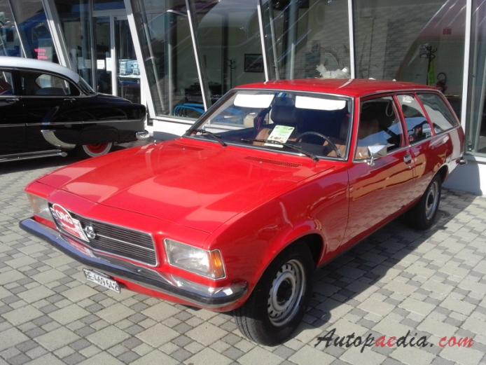 Opel Rekord 7th generation (Rekord D) 1972-1977 (1900 Caravan 3d), left front view
