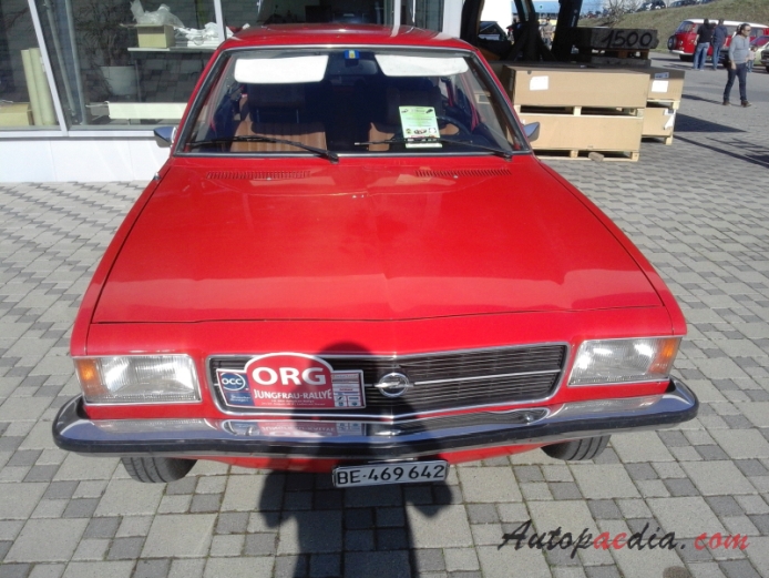 Opel Rekord 7. generacja (Rekord D) 1972-1977 (1900 Caravan 3d), przód