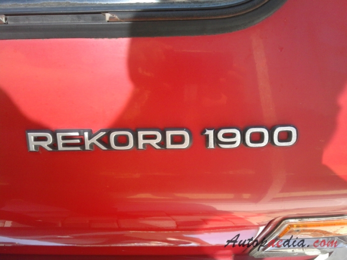 Opel Rekord 7. generacja (Rekord D) 1972-1977 (1900 Caravan 3d), emblemat tył 