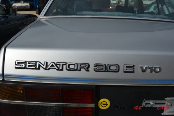 Opel Senator A 1978-1986 (1979 A 3000 E sedan 4d), emblemat tył 