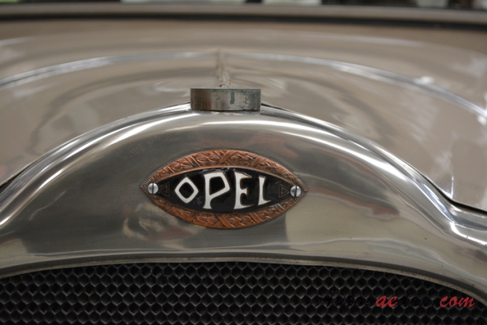 Opel 4PS Laubfrosch 1925-1930 (1928 Opel 4/16 saloon 3d), emblemat przód 
