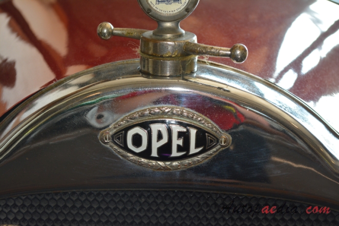 Opel 4PS Laubfrosch 1925-1930 (1928 Opel 4/20 tourer 2d), emblemat przód 