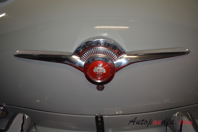 Packard 200 1951-1952 (1952 200 DeLuxe sedan 4d), rear emblem  