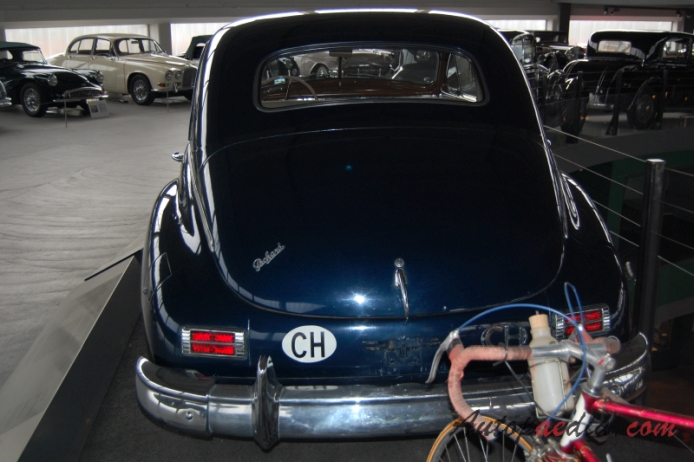 Packard Clipper 1941-1957 (1947 DeLuxe sedan 4d), rear view