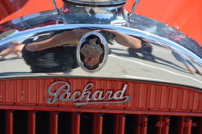 Packard Eight 1924-1951 (1928 wóz strażacki), emblemat przód 