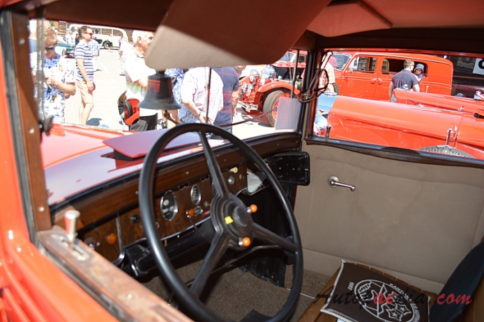 Packard Eight 1924-1951 (1928 fire engine), interior