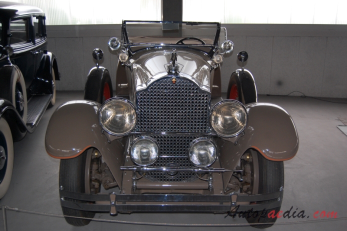 Packard Eight 1924-1951 (1930-1932 Speedter 2d), front view