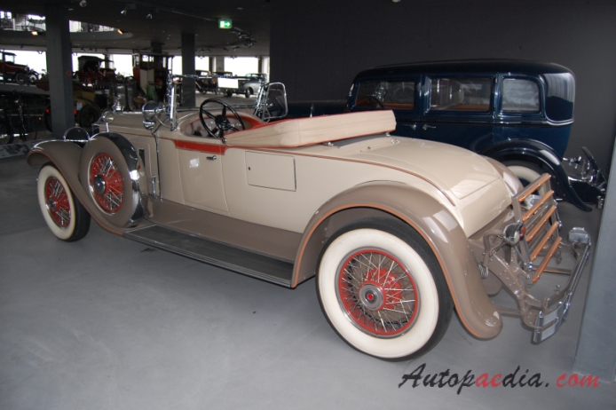 Packard Eight 1924-1951 (1930-1932 Speedter 2d),  left rear view
