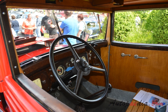 Packard Eight 1924-1951 (1932 wóz strażacki), wnętrze