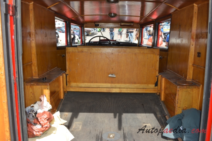 Packard Eight 1924-1951 (1932 wóz strażacki), wnętrze