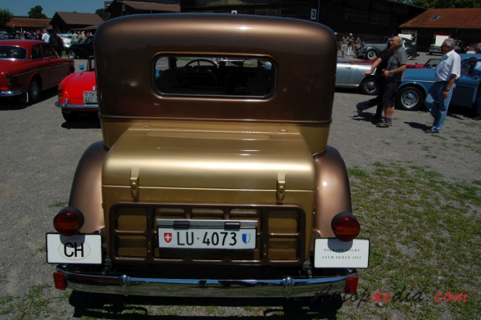 Packard Eight 1924-1951 (1933 Club Sedan 4d), rear view