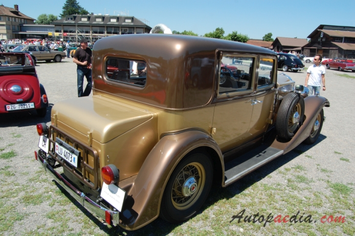 Packard Eight 1924-1951 (1933 Club Sedan 4d), prawy tył