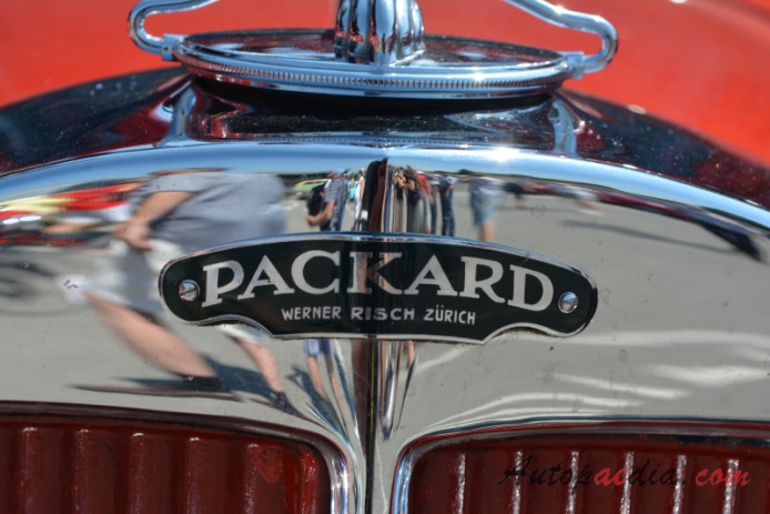 Packard Eight 1924-1951 (1933 type 1002 Werner Risch Zurich fire engine), front emblem  