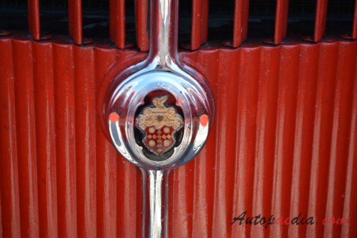 Packard Eight 1924-1951 (1933 type 1002 Werner Risch Zurich fire engine), front emblem  