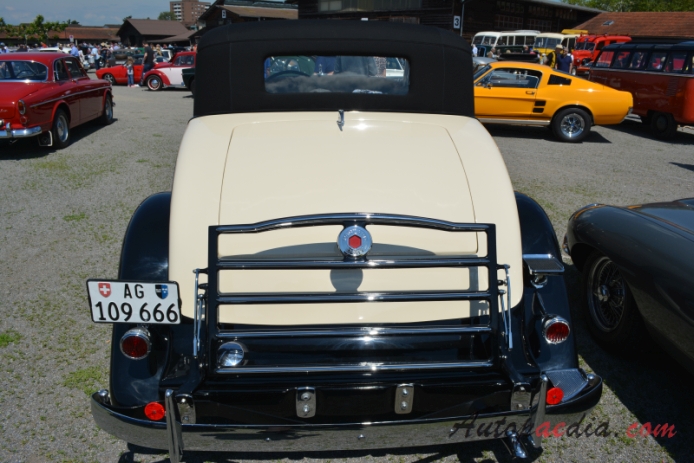 Packard Eight 1924-1951 (1933 convertible 2d), rear view
