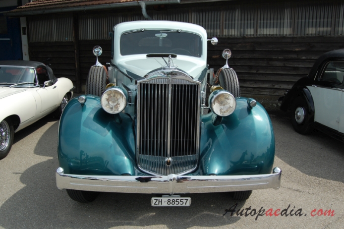 Packard Eight 1924-1951 (1935 sedan 4d), front view