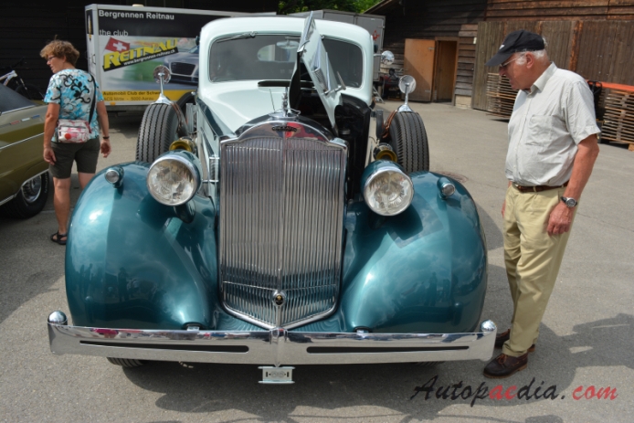 Packard Eight 1924-1951 (1935 sedan 4d), front view