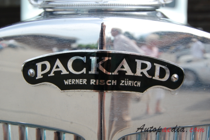 Packard Eight 1924-1951 (1935 sedan 4d), front emblem  