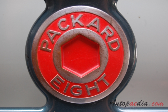 Packard Eight 1924-1951 (1935 sedan 4d), emblemat tył 