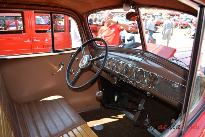 Packard Eight 1924-1951 (1938 Werner Risch Zurich wóz strażacki), wnętrze