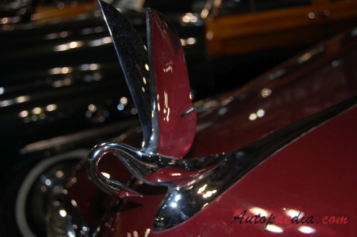 Packard Station Sedan 1948-1950 (1948 station wagon 5d), emblemat przód 