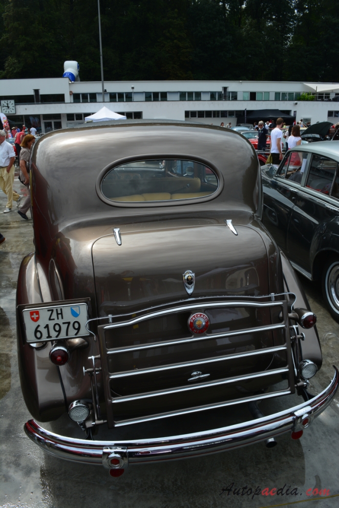 Packard Twelve 1933-1939 (1937 1507 Twelve Club Sedan limuzyna 4d), tył