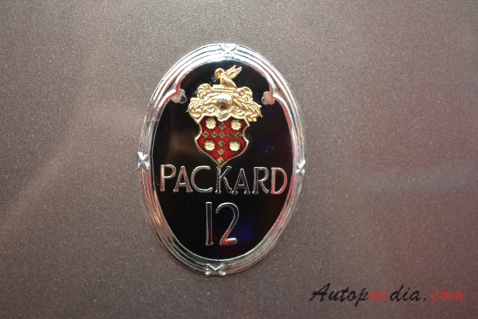 Packard Twelve 1933-1939 (1937 1507 Twelve Club Sedan limousine 4d), side emblem 