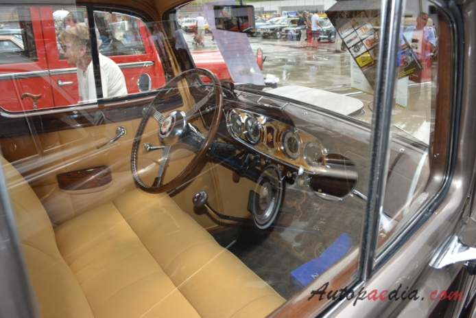 Packard Twelve 1933-1939 (1937 1507 Twelve Club Sedan limuzyna 4d), wnętrze
