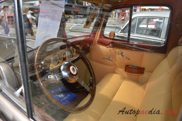 Packard Twelve 1933-1939 (1937 1507 Twelve Club Sedan limuzyna 4d), wnętrze