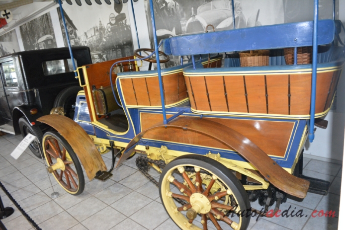 Panhard et Levassor 1890-1936 (1897 motor carriage),  left rear view