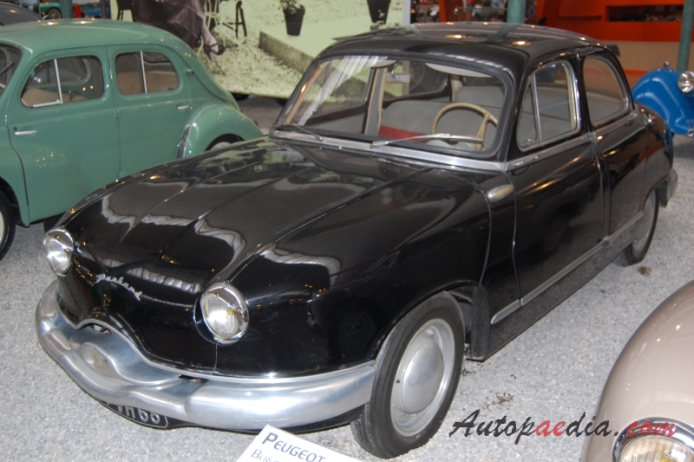 Panhard Dyna Z 1954-1959 (1956 Z1 berline 4d), left front view