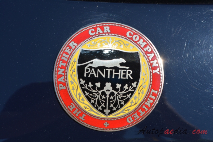 Panther Kallista 1982-1990 (1988 Ford 2.8 V6 roadster 2d), front emblem  