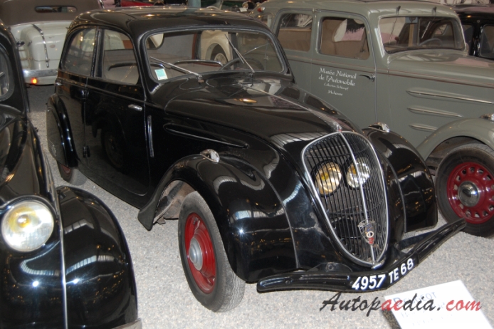 Peugeot 202 1938-1948 (1939 saloon 4d), prawy przód