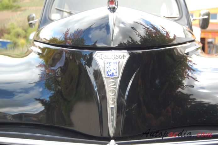 Peugeot 203 1948-1960 (1952-1960 sedan 4d), emblemat przód 