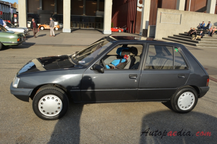 Peugeot 205 1983-1998 (1990 Peugeot 205 1.9 Automatic hatchback 5d), left side view
