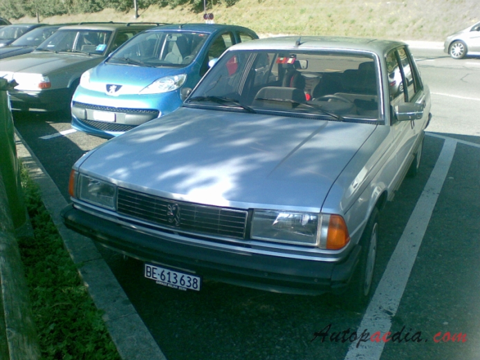 Peugeot 305 1978-1989 (1983-1989 Series 2 sedan 4d), left front view