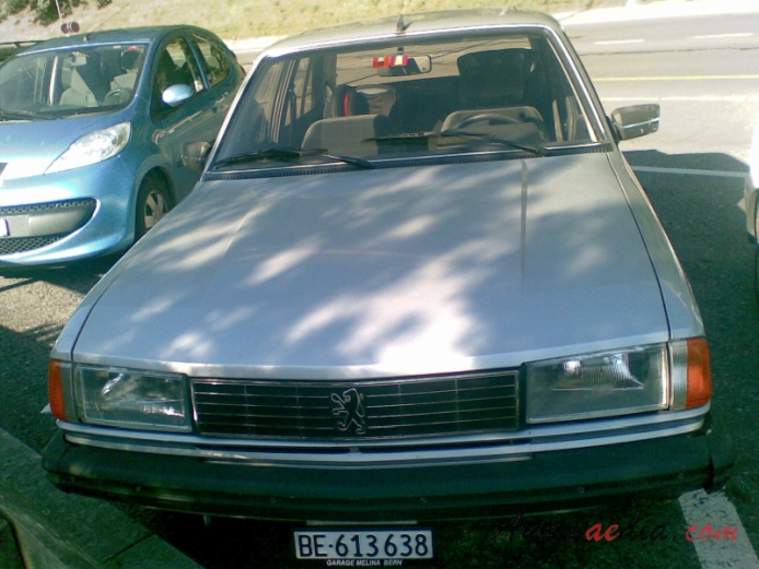 Peugeot 305 1978-1989 (1983-1989 Series 2 sedan 4d), przód