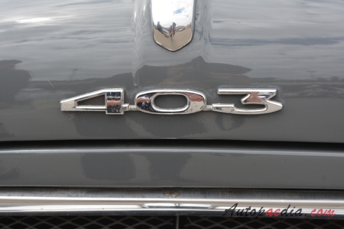 Peugeot 403 1955-1966 (1958 pickup 2d), emblemat przód 