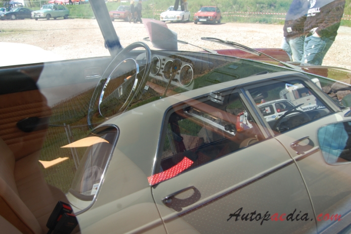 Peugeot 404 1960-1975 (1966-1975 saloon 4d), interior