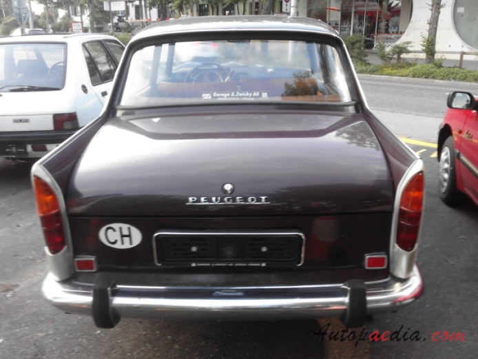 Peugeot 404 1960-1975 (1966-1975 saloon 4d), tył