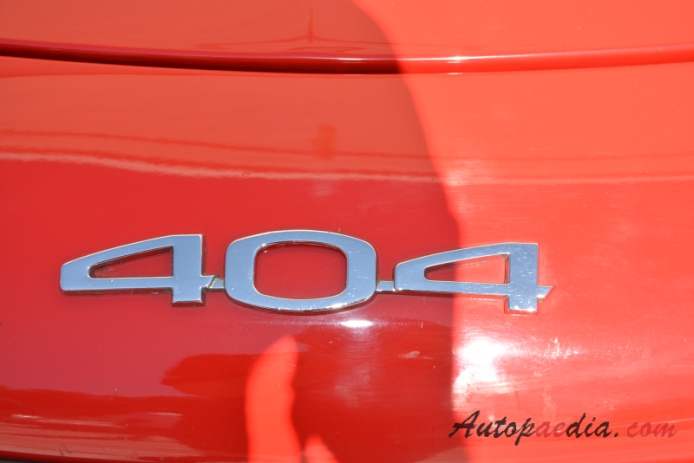 Peugeot 404 1960-1975 (1968 injection Pininfarina cabriolet 2d), front emblem  